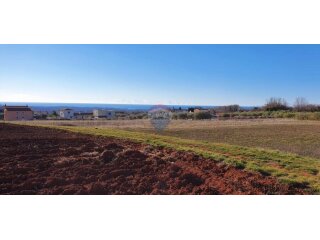 Istra, Kaštelir - građevinsko zemljište s pravomoćnom građev