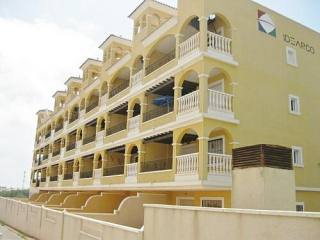 * LARGE 2 BED APARTMENT WITH POOL