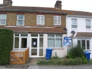 2 bedroom house in Minster On Sea..