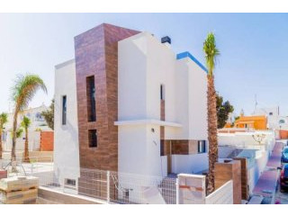 3 Bedroom 3 Bathroom Villa In..