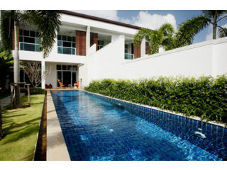 Freehold 3 Bedroom Duplex Condominiums..