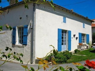 2 Bedroom Country House For Sale