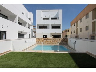 Duplex tres dormitorios dos baños, amplio salón comedor c..