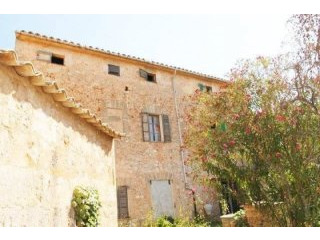 Enchanting house with large garden in..
