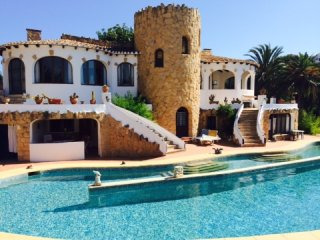 7 Bedrooms - Villa - Alicante - For Sale