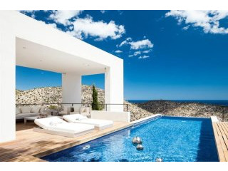 5 bedroom Villa For Sale: Roca Llisa..