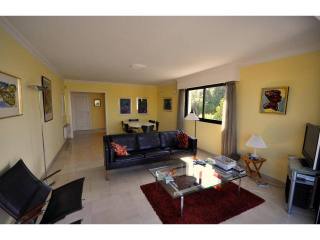 Luxurious two bed in great location
