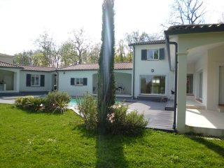 Well Renovated Villa With Garden..