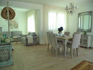 House Detached - For Sale - 4 Bedrooms