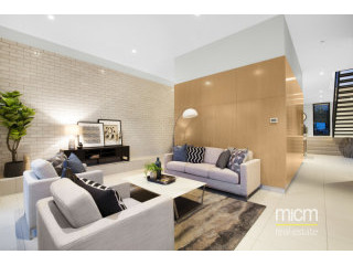 Unforgettable Luxury in a Coveted Kew..