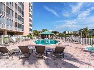 3 bedroom Condominium For Sale: Fort..