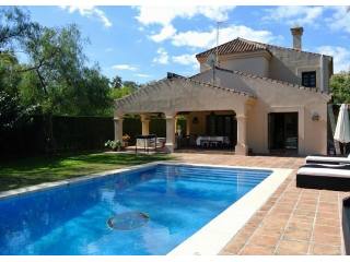 Villa for sale in Elviria Playa..