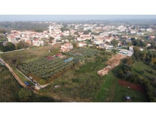 Istra - Kaštelir - građevinska parcela s projektom 750 m2 za