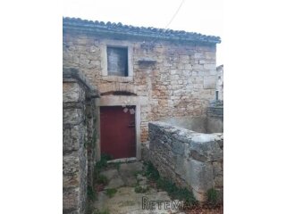 Kamena priča za renovaciju, te 550 m2 vrta!