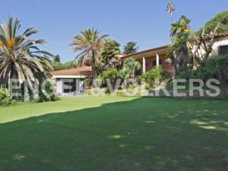 Large villa with plot divisible