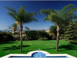 Villa for sale in El Paraiso Alto..