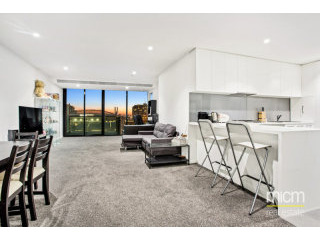 Enormous Space and Two Alfresco Areas!