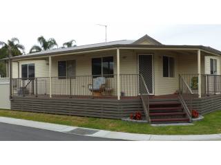 Crystal Waters Estate - 2 Bedroom Pre..