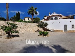 Superb villa close to the centre of..