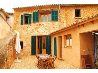 Refurbished house with garden in Santa..