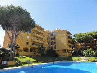3 Bed Apartment for sale in Calahonda