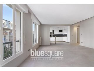 3 bedroom renovated apartment in Nice -..