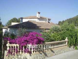 Four bedroom detached villa with pool.