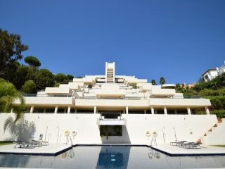 2 Bedroom Apartment For Sale In Los..