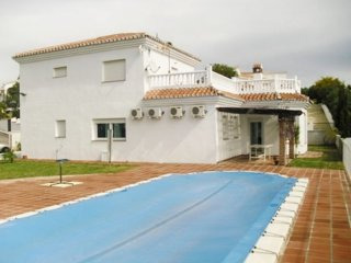 4 bedroom, 4 bathroom Villa, (build 230..