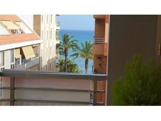 Ático a escasos metros de piscinas y ermita, dispone de..
