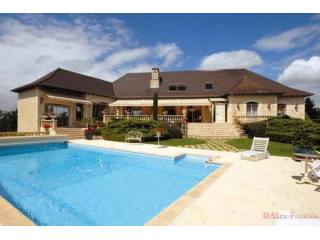 Brive (19) - For sale a luxurious house..