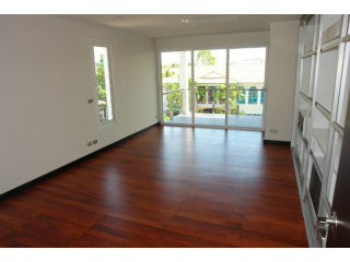 Waterfront 3 Bedroom Modern Style Town..