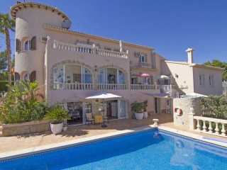 6 Bedrooms - Villa - Alicante - For Sale