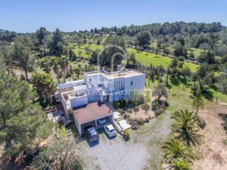 Large property with land near Santa..