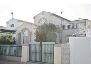 SEMI DETACHED VILLA WITH PRIVATE GARDEN