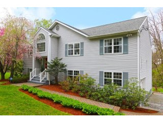 5 bedroom House For Sale: 7 Astor Drive..