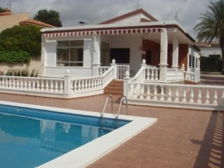 5 Bedrooms - Villa - Alicante - For Sale