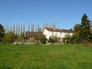 2 Houses, Possibility for Equestrian..
