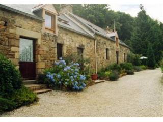 3 Houses and Swimming Pool