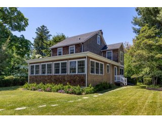 3 bedroom House For Sale: 2 Tower Lane..