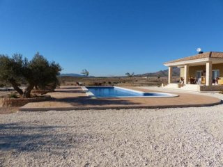 Pinoso Villa with large swimming pool..