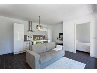 Stunning, Newly-Renovated 1 Bed..