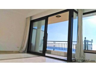 Unfurnished apartment on the first line, overlooking the..