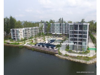 Stunning Lake-Side 2-Bedroom Apartment..