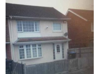 3 bedroom, End Of Terrace House house..