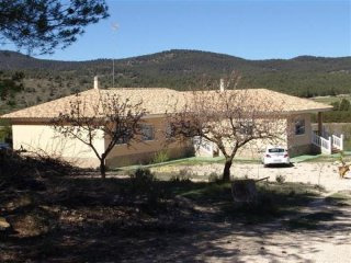 6 Bedroom 3 Bathroom Villa In Bullas..