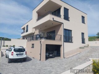 VODICE DUPLEX KUĆA NA ATRAKTIVNOJ LOKACIJI SA PREKRASNIM POG