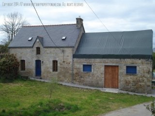 Beautifully renovated 2 bed stone..