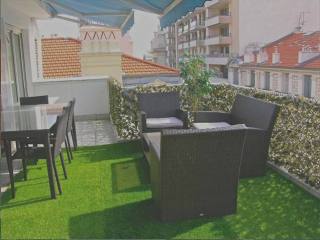 Duplex with terraces in the Carre d'Or..