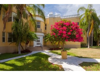 2 bedroom Flat For Sale: 3110 Segovia..